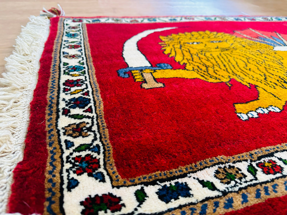 トライバルライオンラグ 101×65cm 手織り赤【送料無料☆返品保証