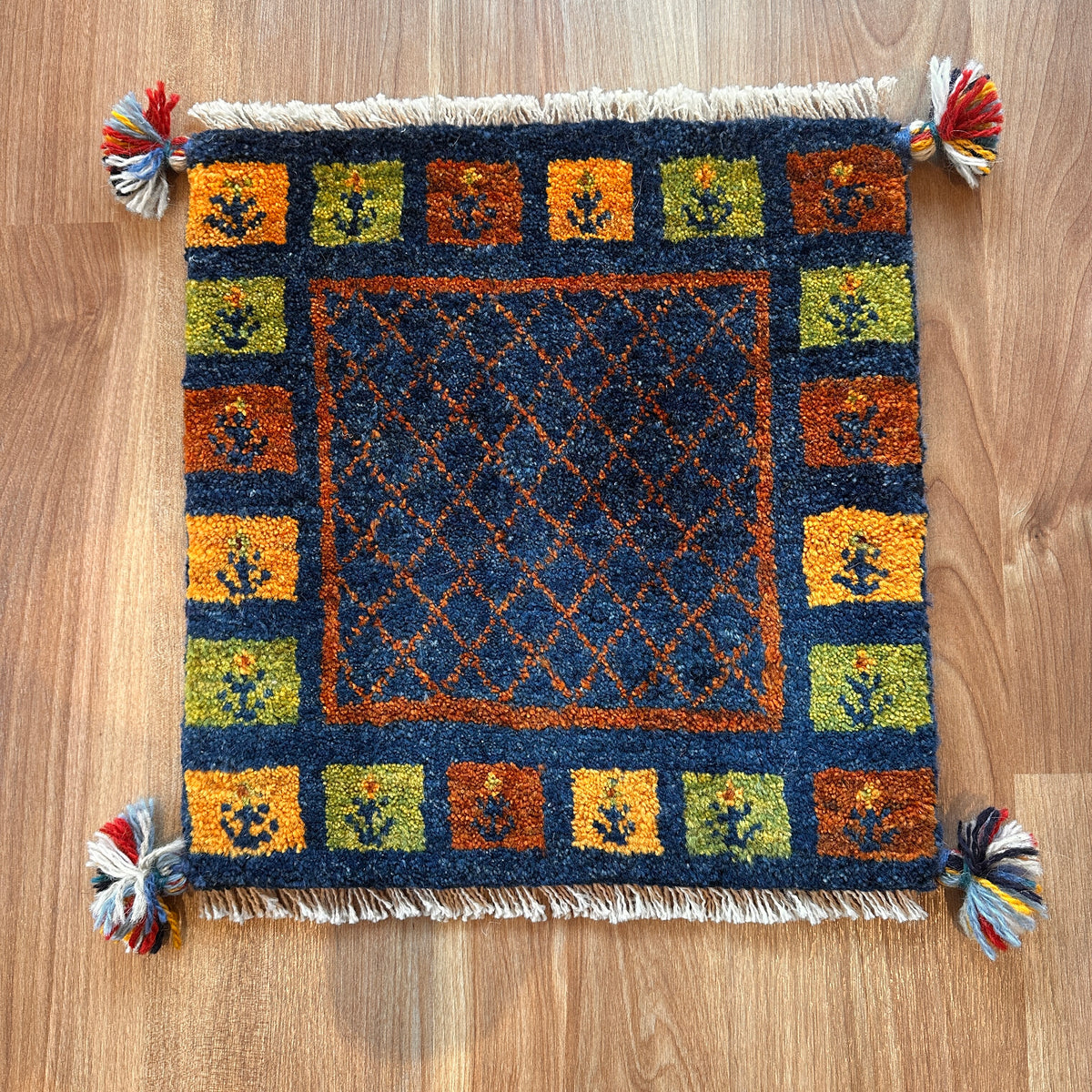 ギャッベ 座布団サイズ 41×40cm 手織り生命の樹 鹿 (GC-5640