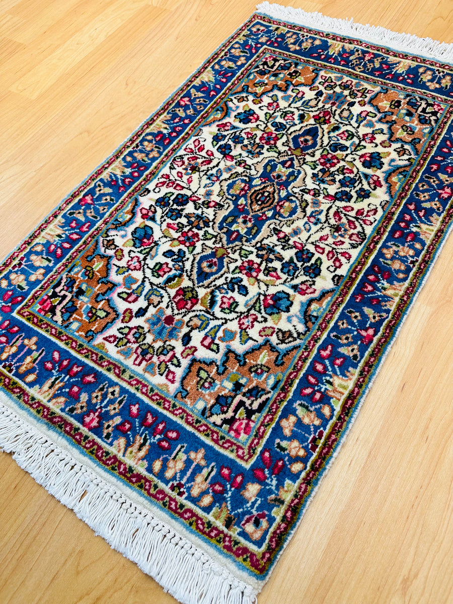 トライバルラグ 94×56cm 手織り 青 ベージュ【返品保証】 (TR-0089-1