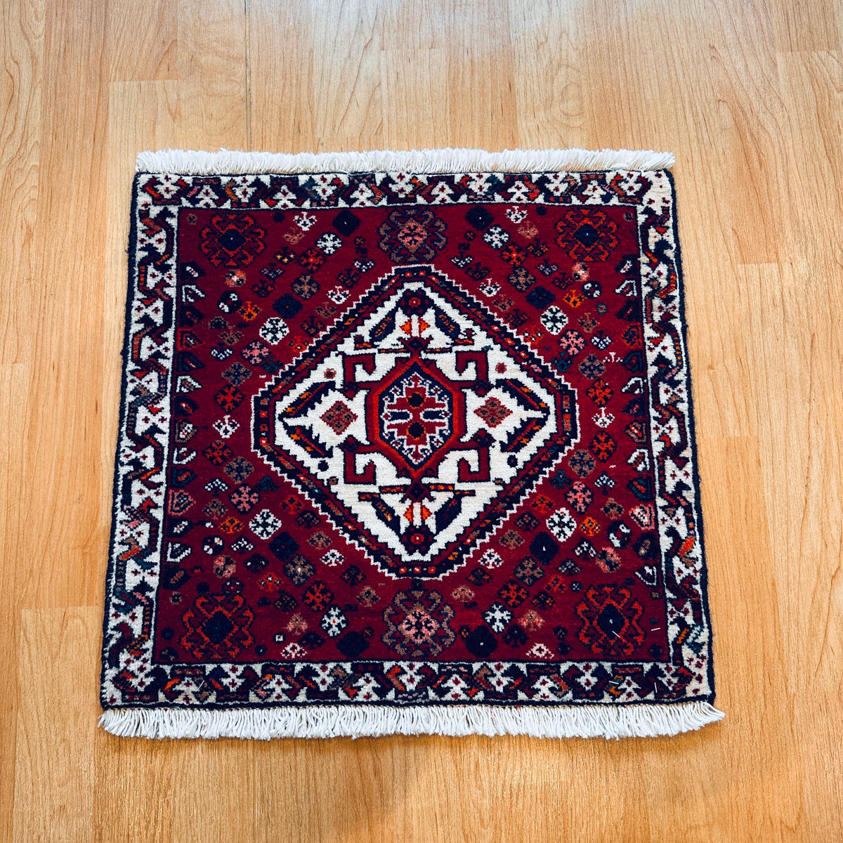 トライバルラグ 玄関マットサイズ57×60cm 手織り 赤( TR-5049