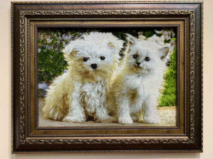 ペルシャ絵画絨毯 [絨毯]60×43cm [額込]82×65cm 手織り 犬と猫 (PPC-0048)