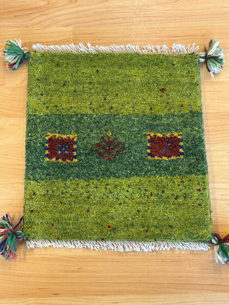 ギャッベ 座布団サイズ 42×39cm 手織り 緑 鹿 窓 生命の樹 (GC-5213)