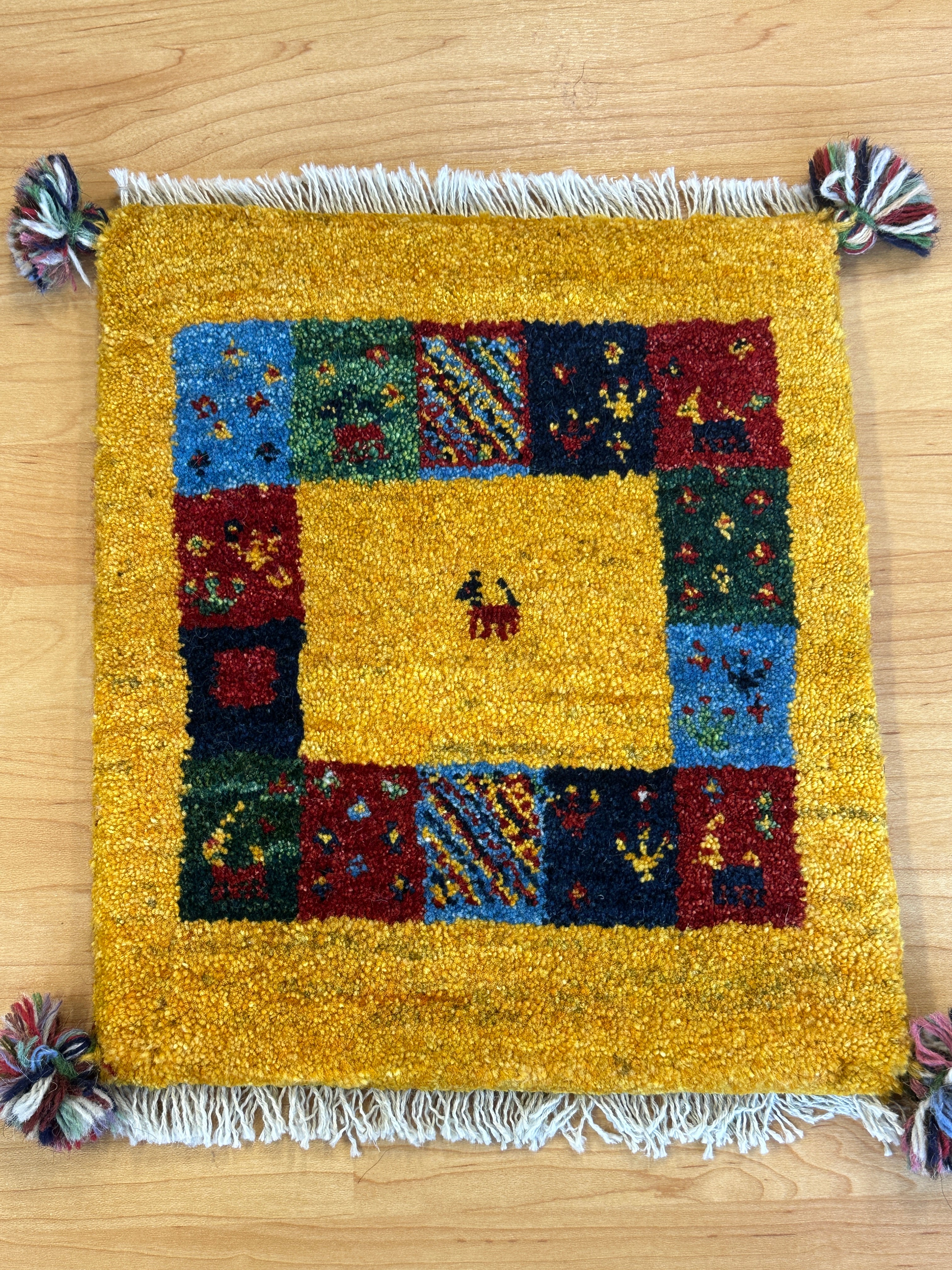 ギャッベ 座布団サイズ 44×38cm 手織り黄色　生命の樹 鹿   (GC-5220)