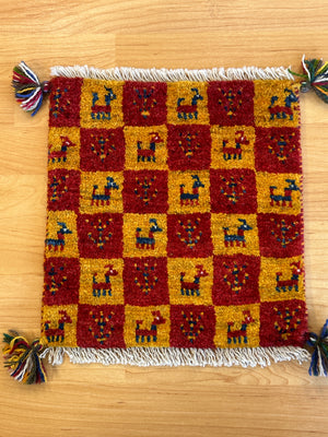 ギャッベ 座布団サイズ 39×38cm 手織り黄 赤 生命の樹 鹿【送料無料！返品保証】 (GC-5231)