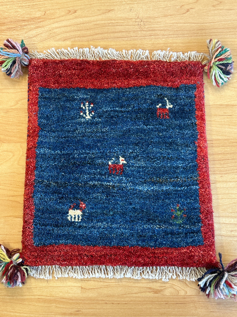 ギャッベ 座布団サイズ 43×37cm 手織り青 赤 生命の樹 鹿 四角(GC-5237)