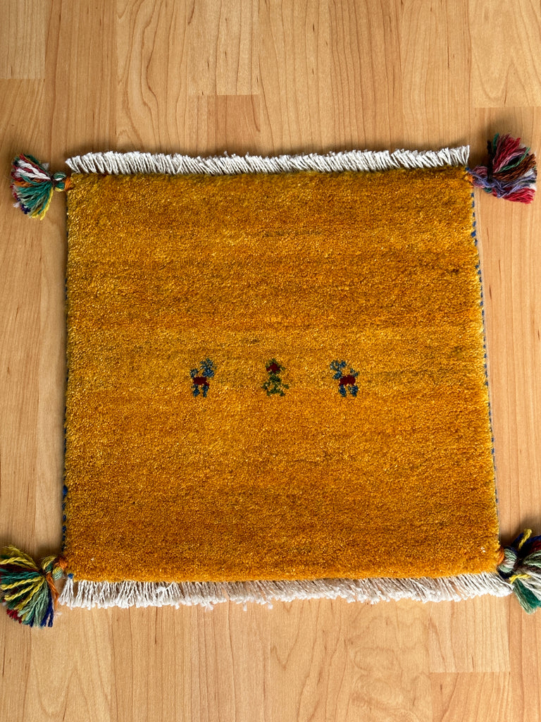 ギャッベ 座布団サイズ 42×41cm 手織り黄色 鹿 生命の樹(GC-5061)