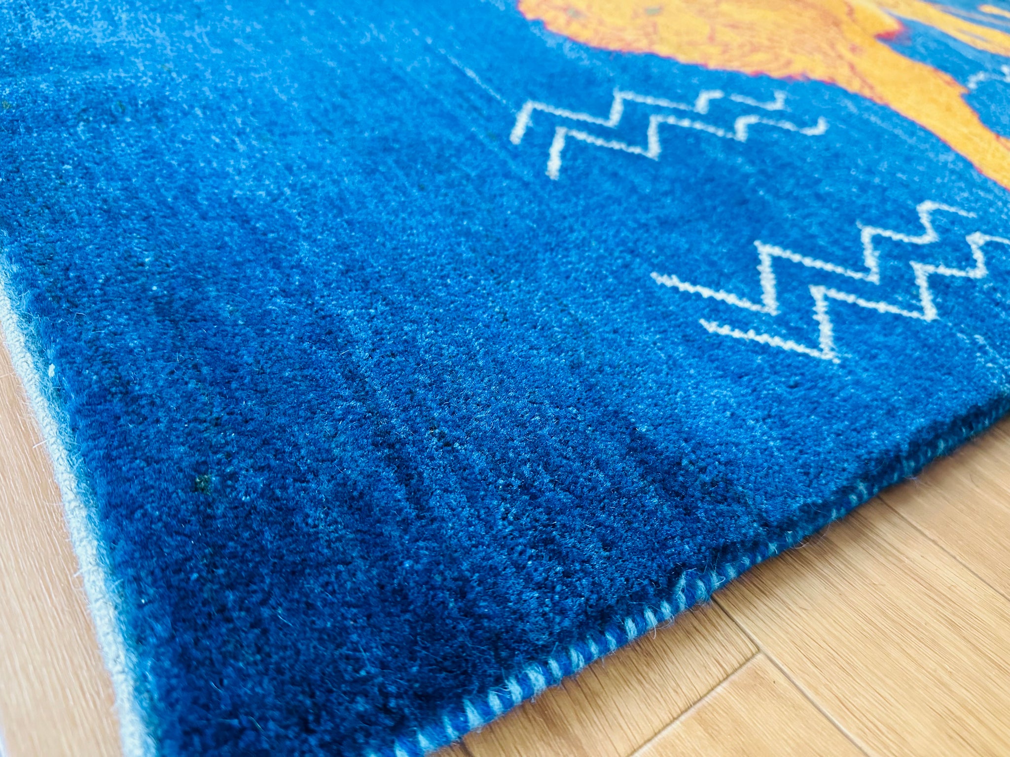 トライバルライオンラグ 126×75cm 手織り青【送料無料☆返品保証】 (LO