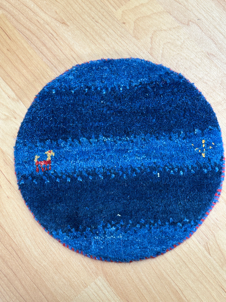 小さいギャッベ 円形 座布団サイズ 直径35cm 手織り生命の樹 鹿 菱形 青【返品保証】(GCR-5175)