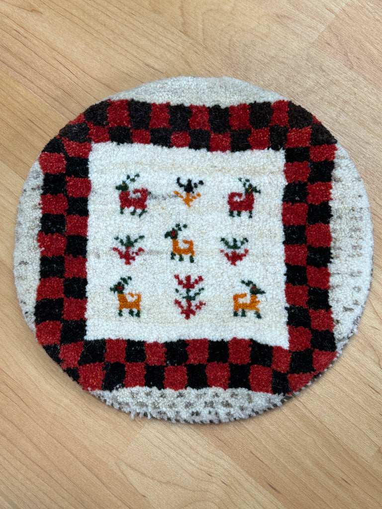 小さいギャッベ 円形 座布団サイズ 直径35cm 手織り生命の樹 鹿  赤 白【返品保証】(GCR-5189)
