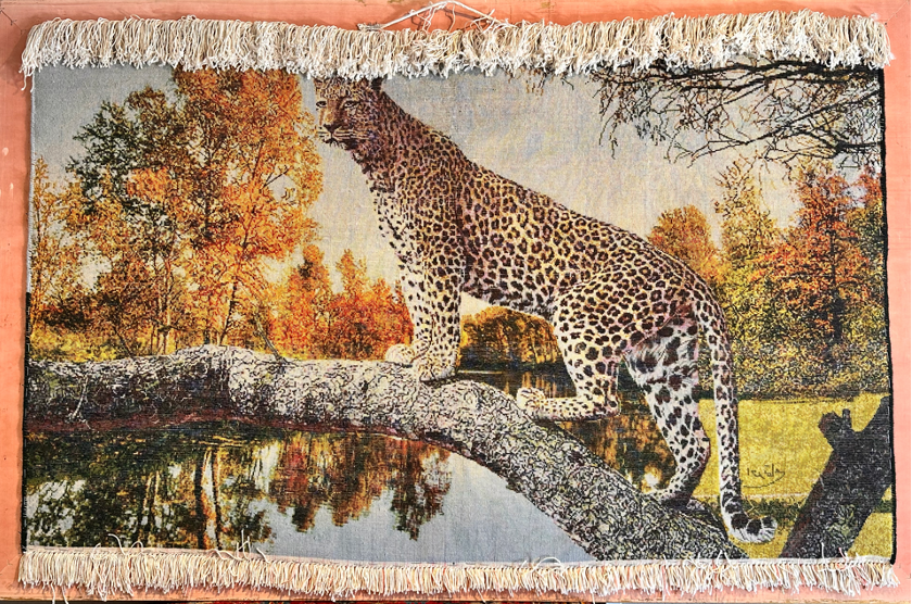 ペルシャ絵画絨毯 [絨毯]117×72cm [額込]130×83cm 手織りヒョウ(PPC