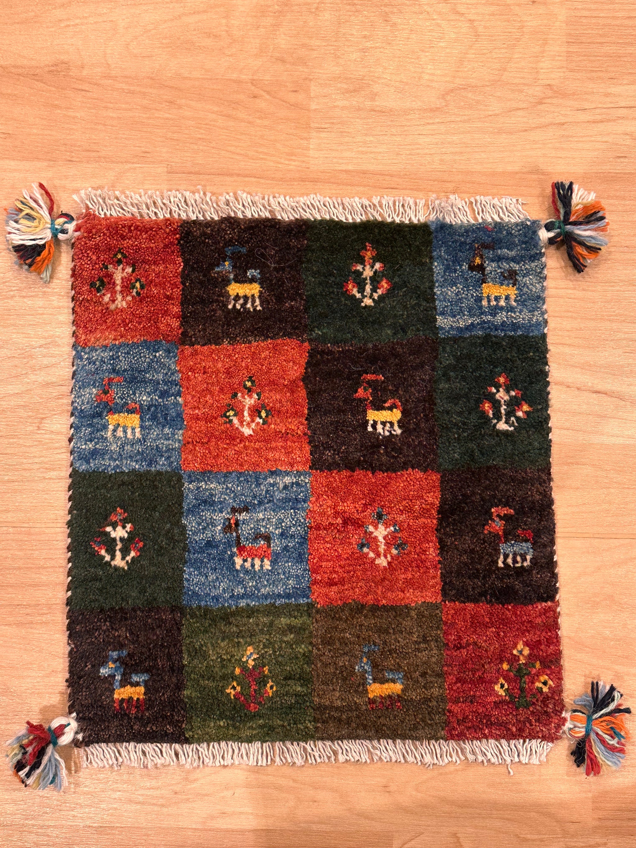ギャッベ手織り座布団2枚セット　生命の木、鹿柄 ギャッベ 座布団サイズ 42×39cm 手織り生命の樹🌲鹿🦌 赤(GC