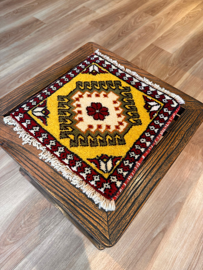 トライバルラグ ヤラメミニマット サイズ29×29cm 手織り黄( TR-5090)