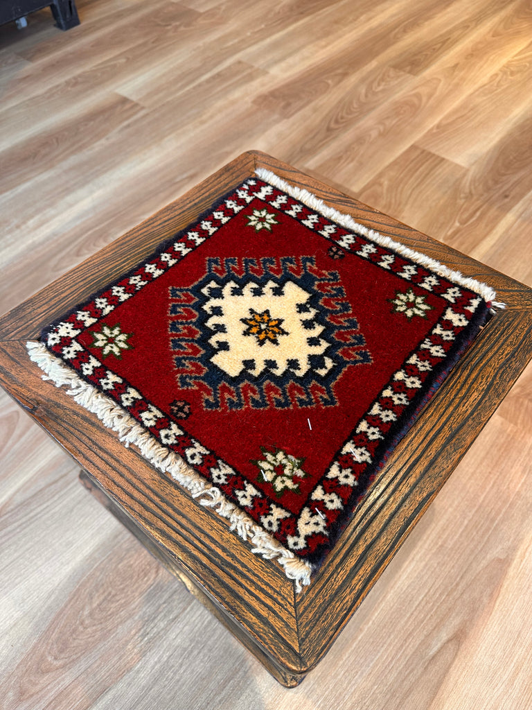 トライバルラグ ヤラメミニマット サイズ29×30cm 手織り赤( TR-5091)