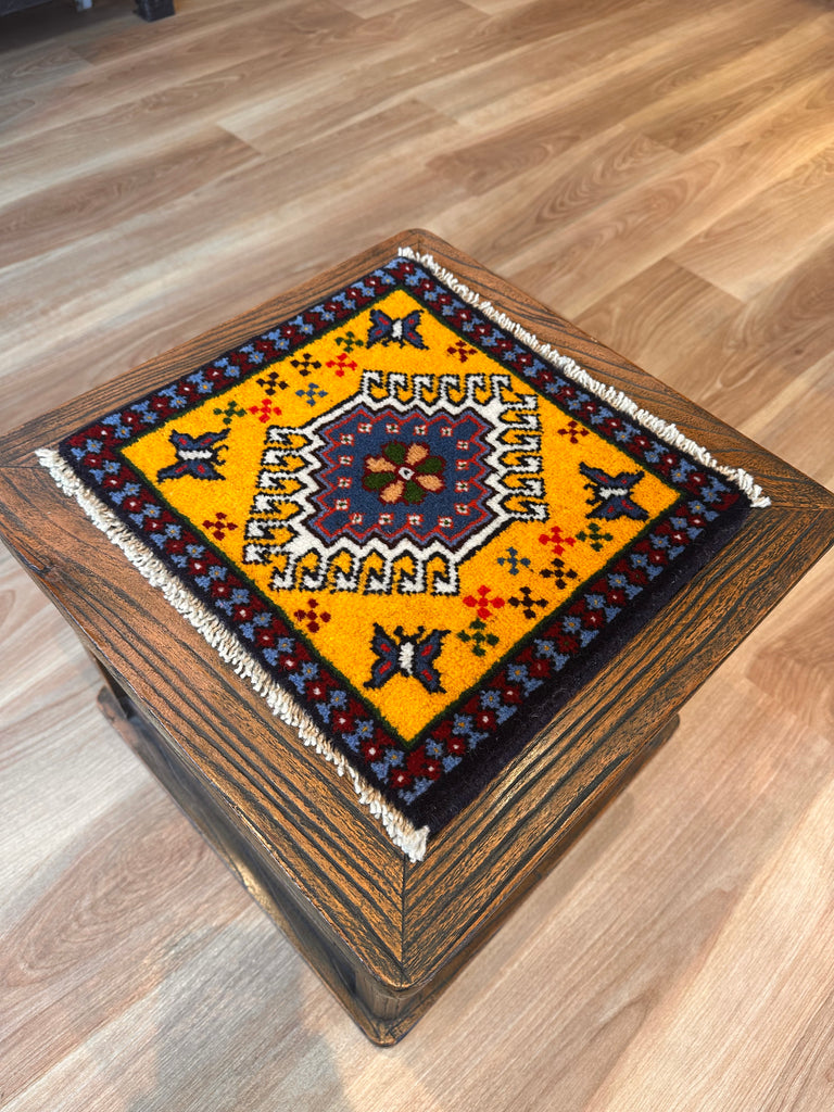 トライバルラグ ヤラメミニマット サイズ29×32cm 手織り 黄 青( TR-5095)