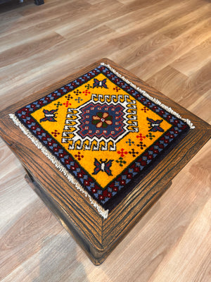 トライバルラグ ヤラメミニマット サイズ29×32cm 手織り 黄 青( TR-5095)