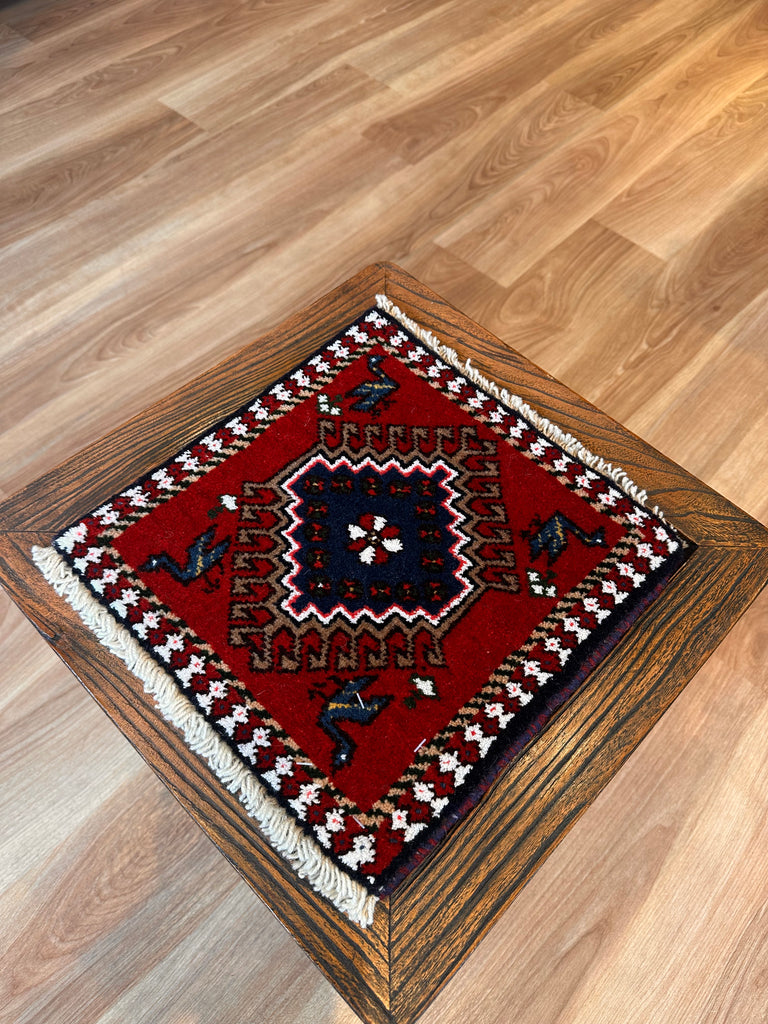 トライバルラグ ヤラメミニマット サイズ30×30cm 手織り 赤 青( TR-5098)