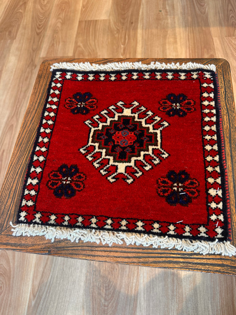 トライバルラグ ヤラメミニマット サイズ32×32cm 手織り 白 赤( TR-5110)