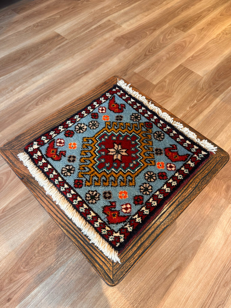 トライバルラグ ヤラメミニマット サイズ32×32cm 手織り 青 赤( TR-5113)
