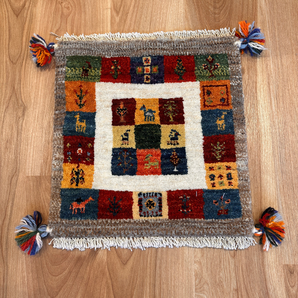 【決算SALE9/13-9/30】ギャッベ 座布団サイズ 38×36cm 手織り生命の樹 鹿 花 (GC-5624)