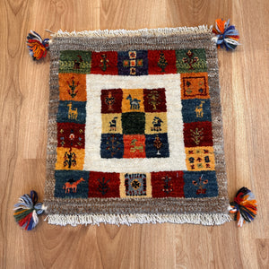 【決算SALE9/13-9/30】ギャッベ 座布団サイズ 38×36cm 手織り生命の樹 鹿 花 (GC-5624)