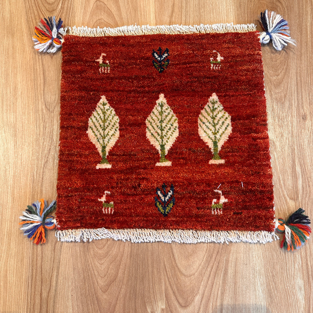 【決算SALE9/13-9/30】ギャッベ 座布団サイズ 35×37cm 手織り生命の樹 鹿  (GC-5626)