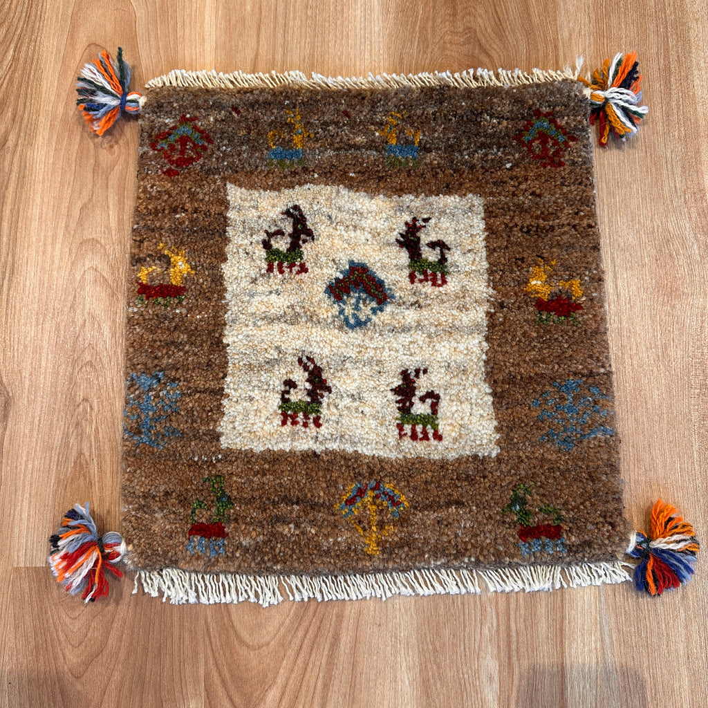 【決算SALE9/13-9/30】ギャッベ 座布団サイズ 40×39cm 手織り生命の樹 鹿  (GC-5629)