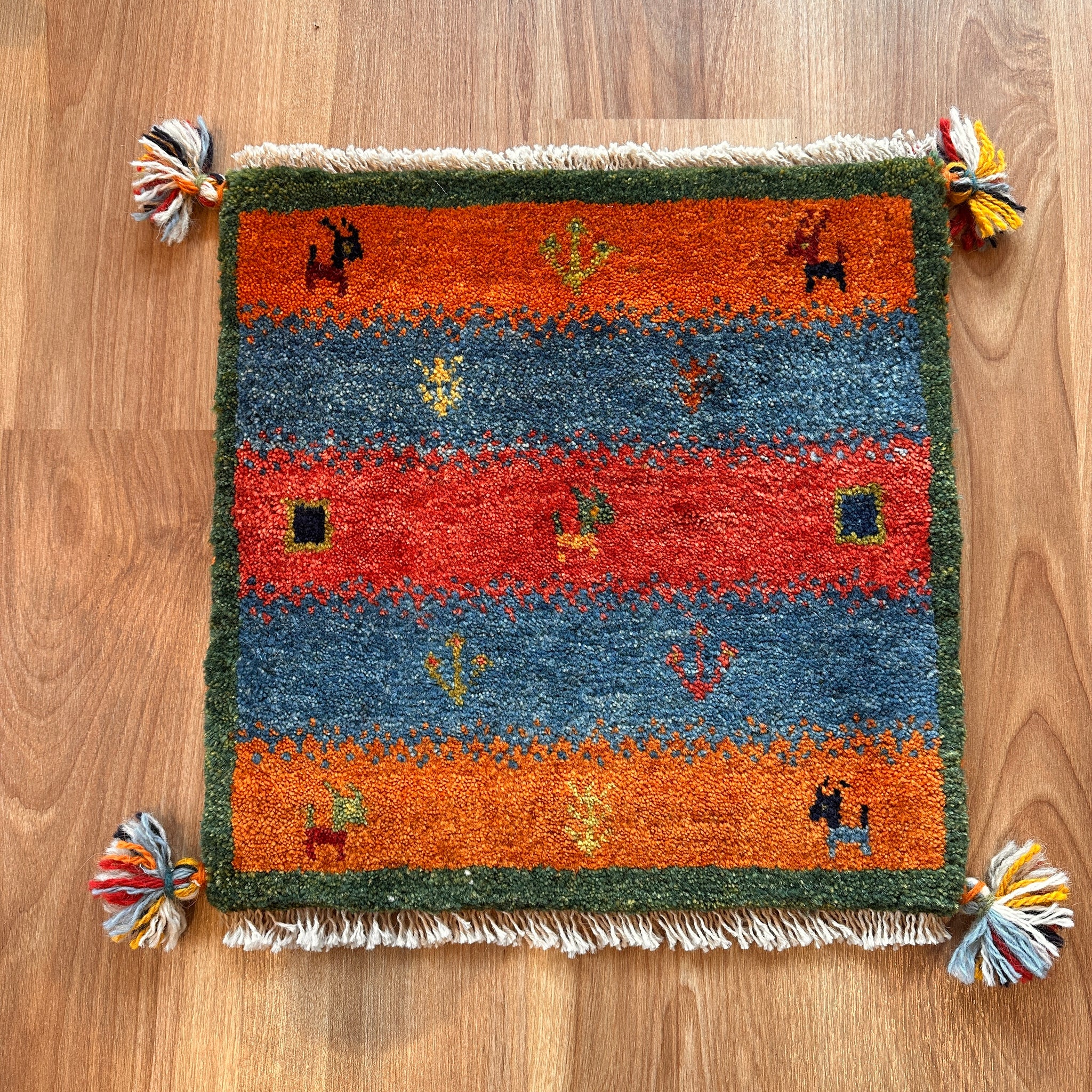 ギャッベ 座布団サイズ 40×40cm 手織り生命の樹 鹿 四角(GC-5633