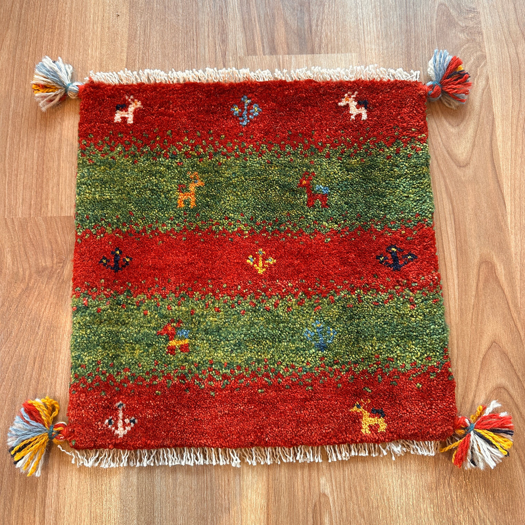 【決算SALE9/13-9/30】ギャッベ 座布団サイズ 39×39cm 手織り生命の樹 鹿 (GC-5635)