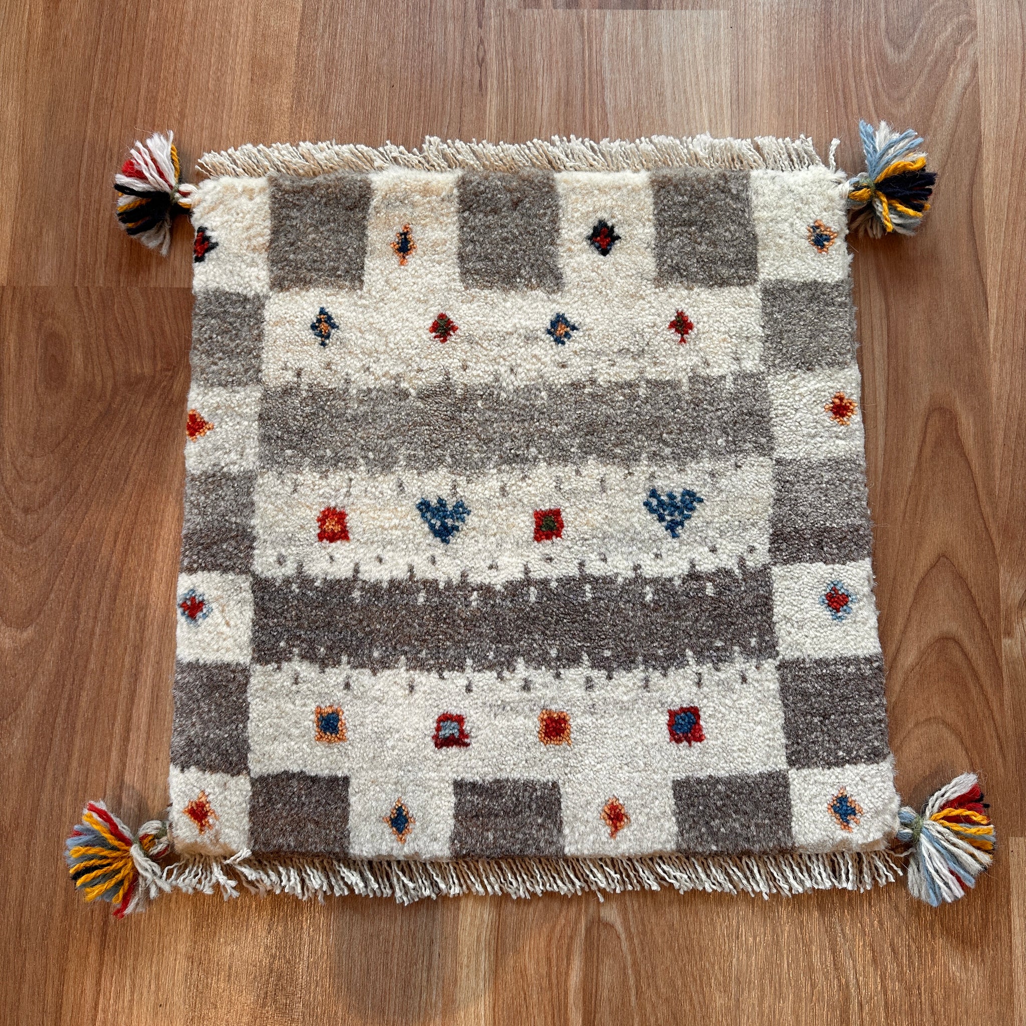 ギャッベ 座布団サイズ 41×40cm 手織り生命の樹 鹿 (GC-5636