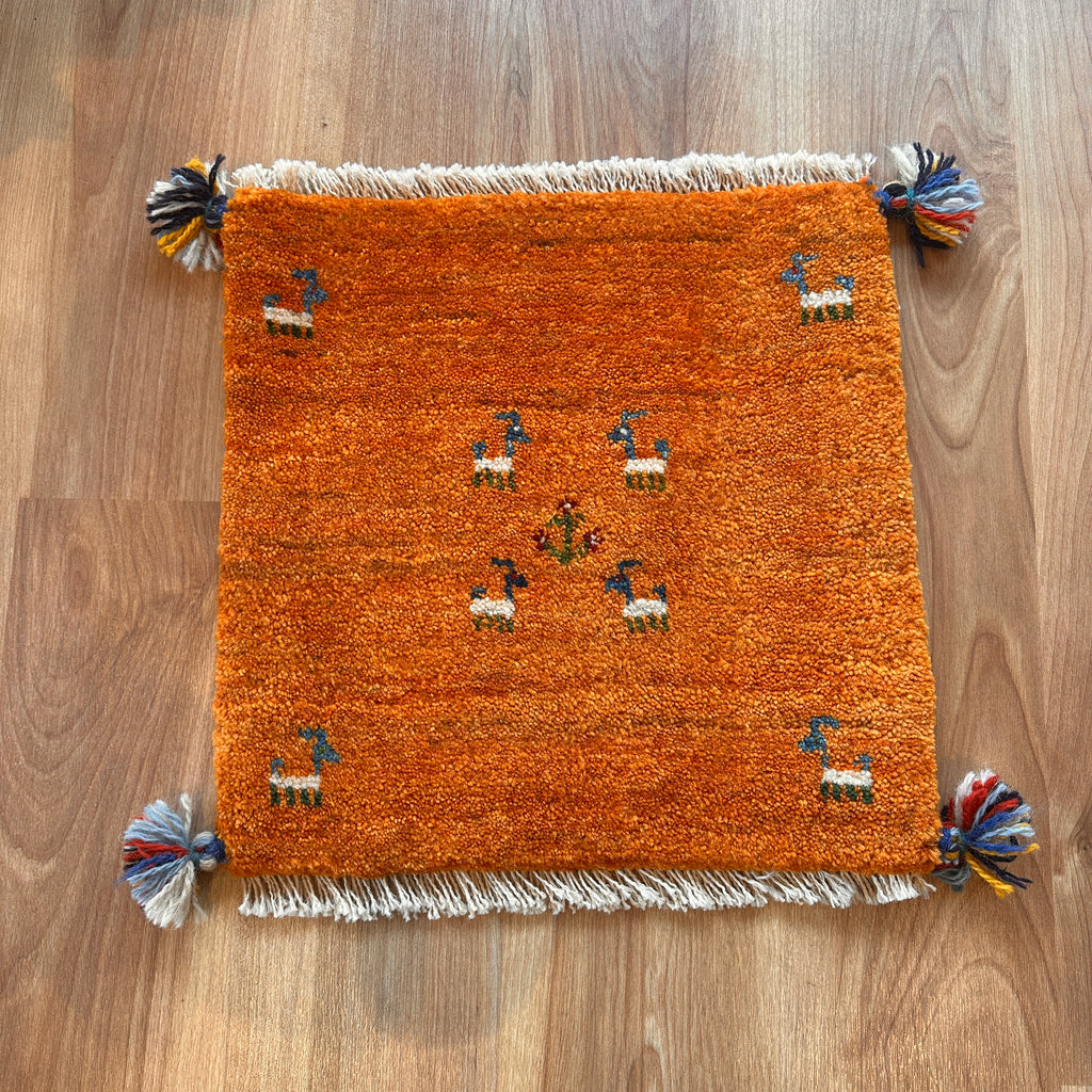 【決算SALE9/13-9/30】ギャッベ 座布団サイズ 40×41cm 手織り生命の樹 鹿 黄 (GC-5637)