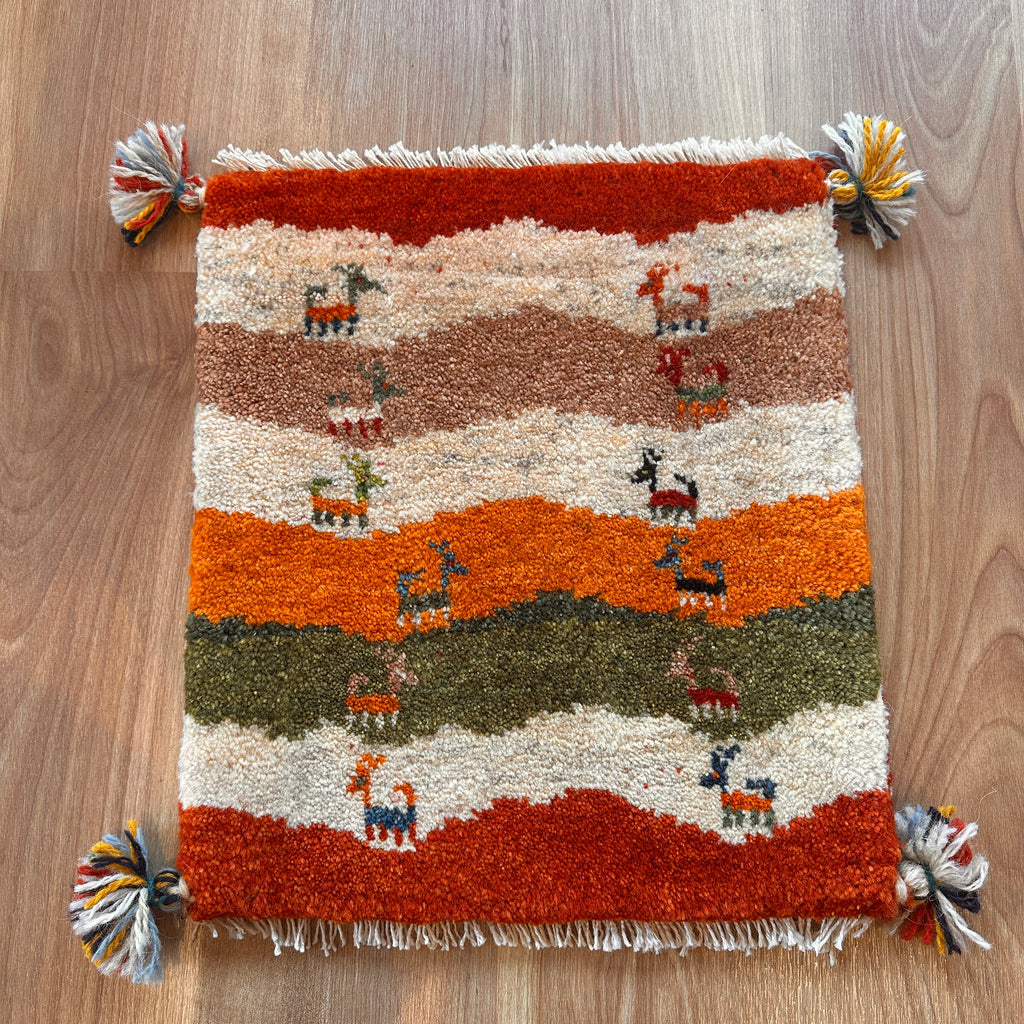 【決算SALE9/13-9/30】ギャッベ 座布団サイズ 41×37cm 手織り生命の樹 鹿  (GC-5638)