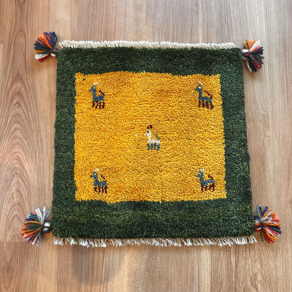 【決算SALE9/13-9/30】ギャッベ 座布団サイズ 41×42cm 手織り生命の樹 鹿  (GC-5641)