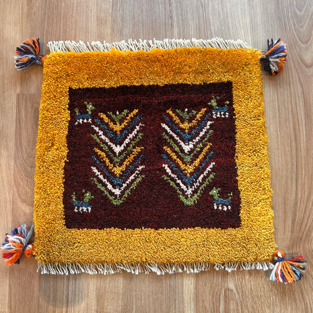 【決算SALE9/13-9/30】ギャッベ 座布団サイズ 38×42cm 手織り生命の樹 鹿  (GC-5642)