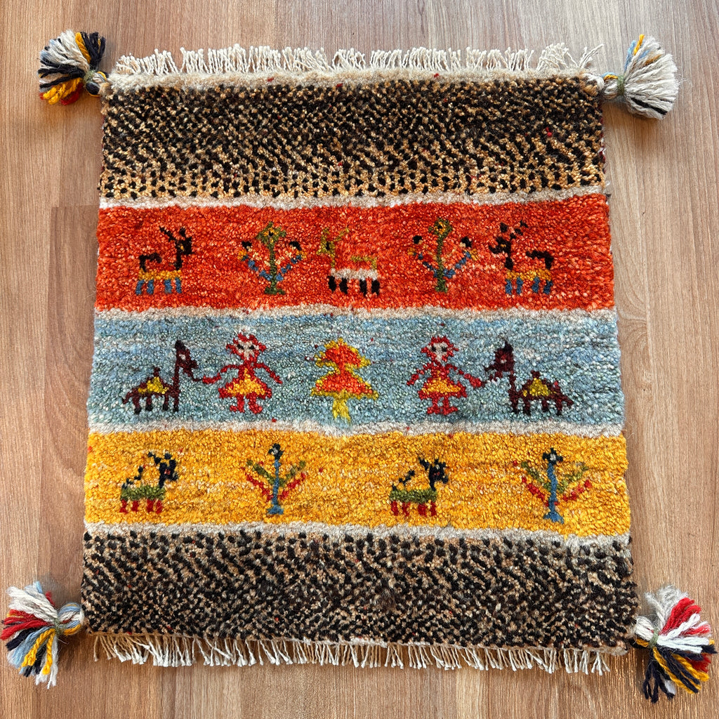 【決算SALE9/13-9/30】ギャッベ 座布団サイズ 43×39cm 手織り生命の樹 鹿  (GC-5644)