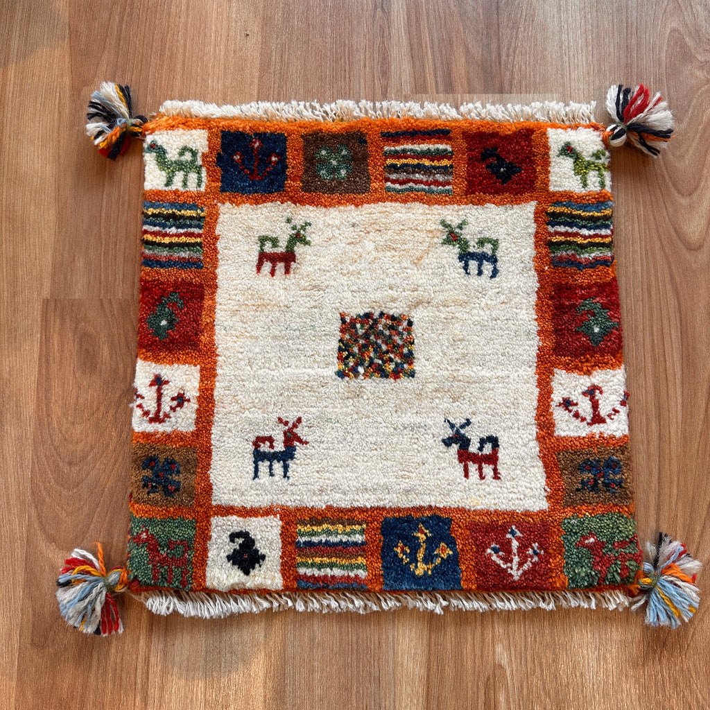 【決算SALE9/13-9/30】ギャッベ 座布団サイズ 40×40cm 手織り生命の樹 鹿  (GC-5645)