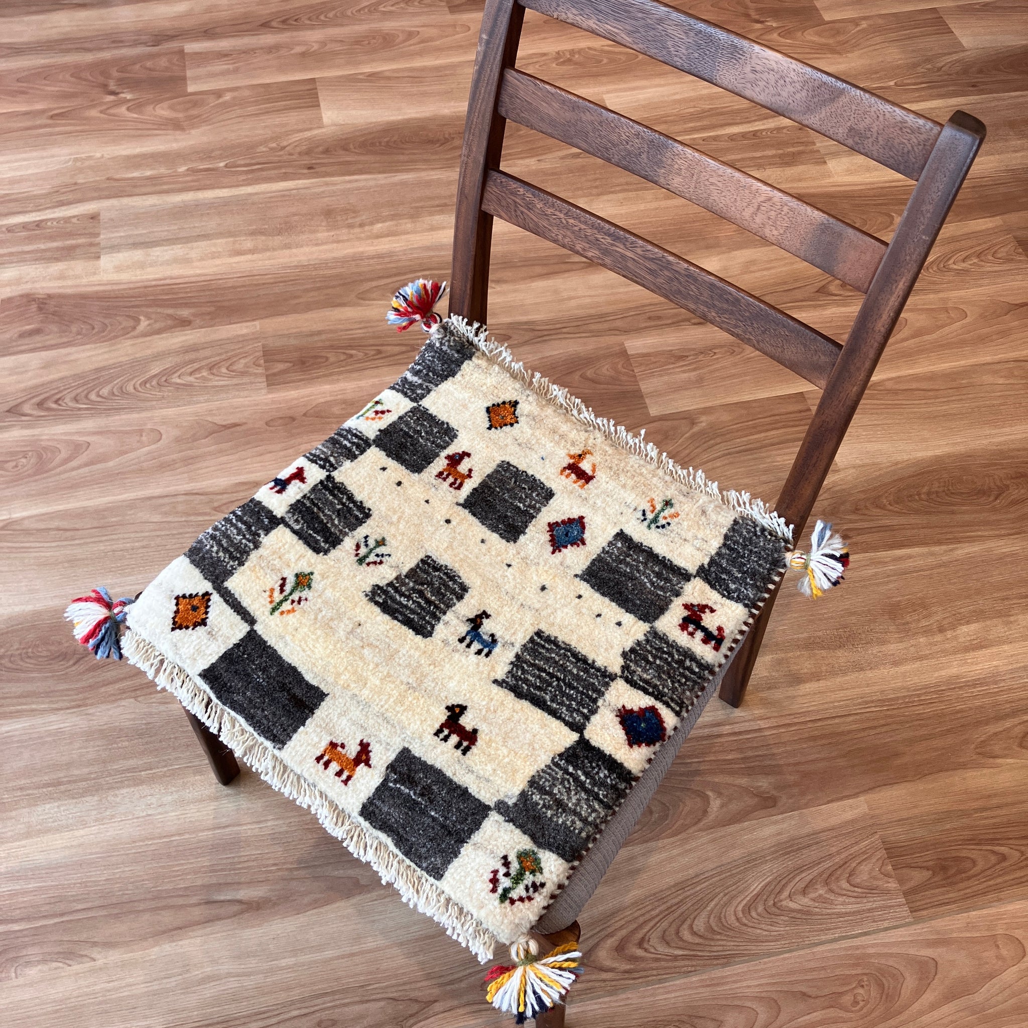 新作ギャッベ 座布団サイズ 42×42cm 手織り生命の樹 鹿 (GC-5647