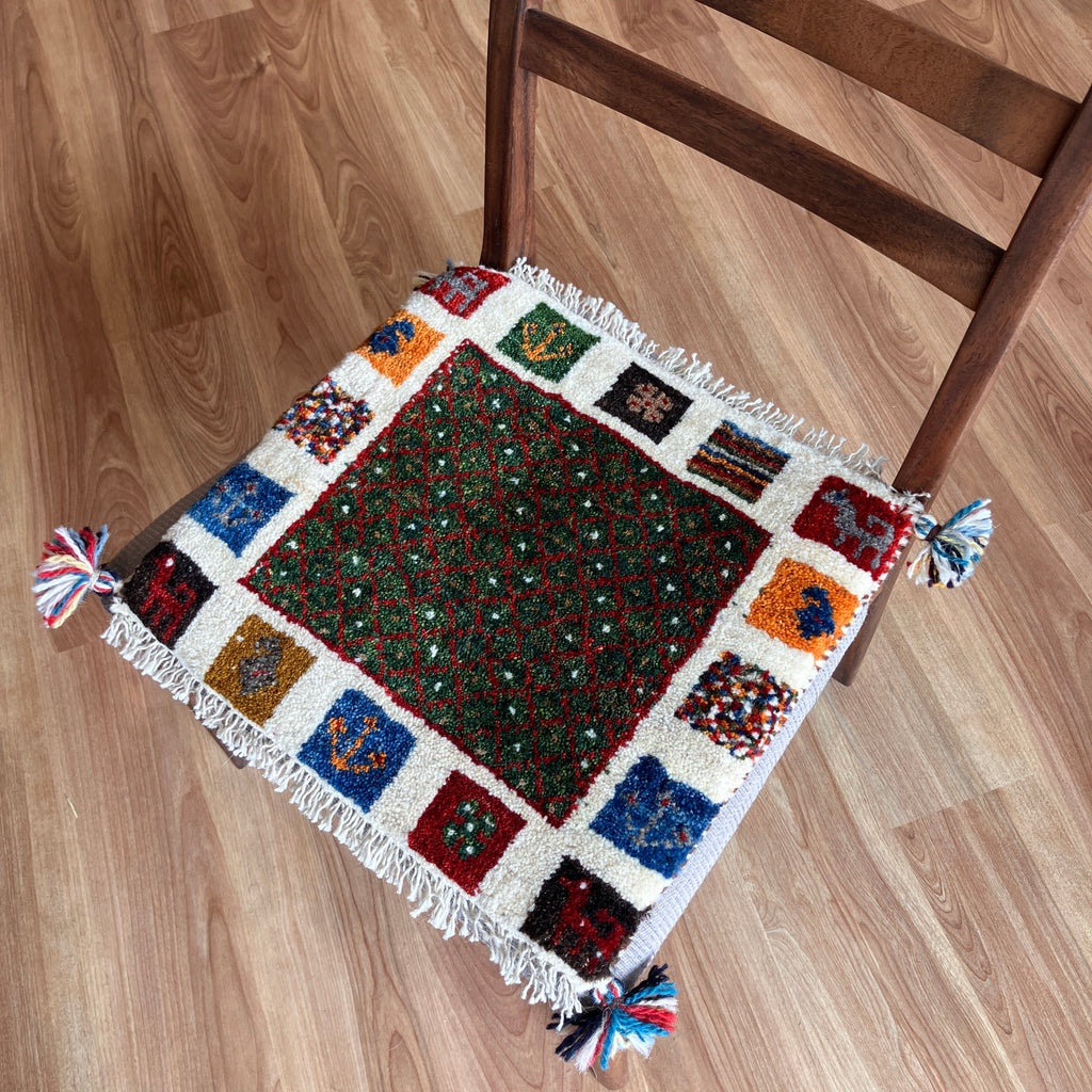 ギャッベ 座布団サイズ 39×41cm 手織り生命の樹 鹿 白(GC-5668)