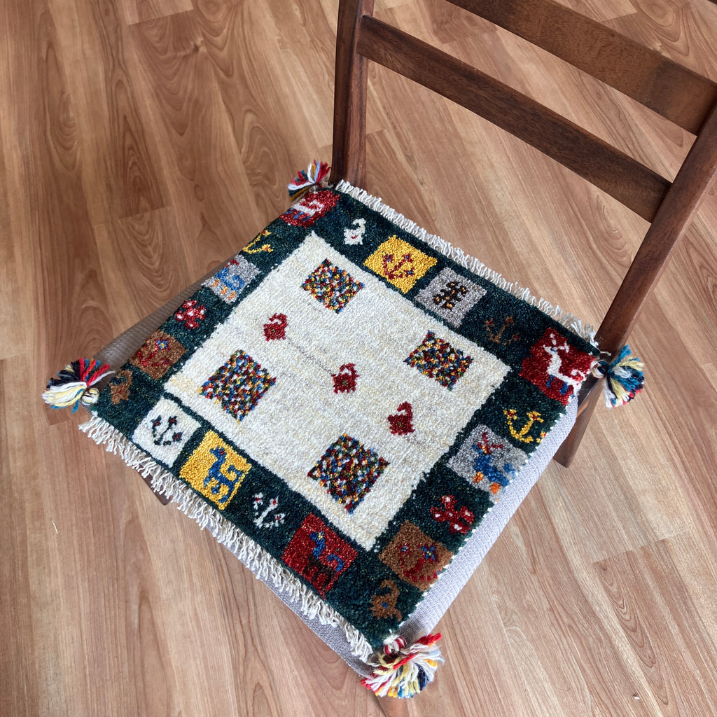 ギャッベ 座布団サイズ 38×39cm 手織り生命の樹 鹿 緑(GC-5670)