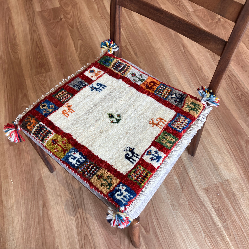 ギャッベ 座布団サイズ 40×39cm 手織り生命の樹 鹿 白(GC-5674)