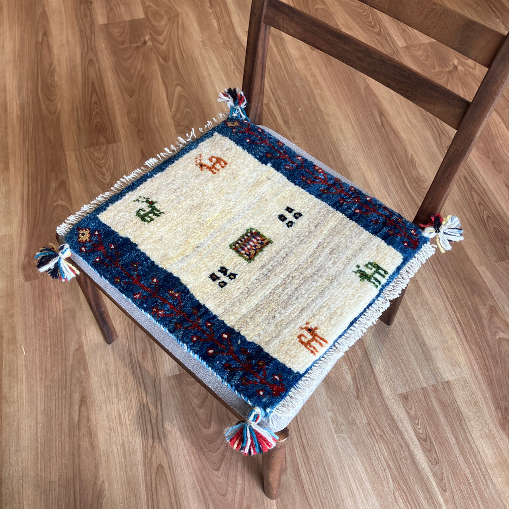 新着ギャッベ 座布団サイズ 41×38cm 手織り生命の樹 白青(GC-5680)