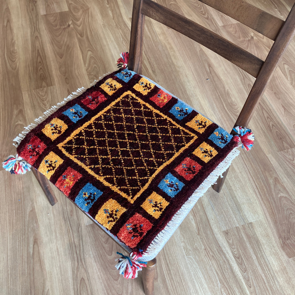 新着ギャッベ 座布団サイズ 42×40cm 手織り生命の樹 鹿 赤(GC-5688)