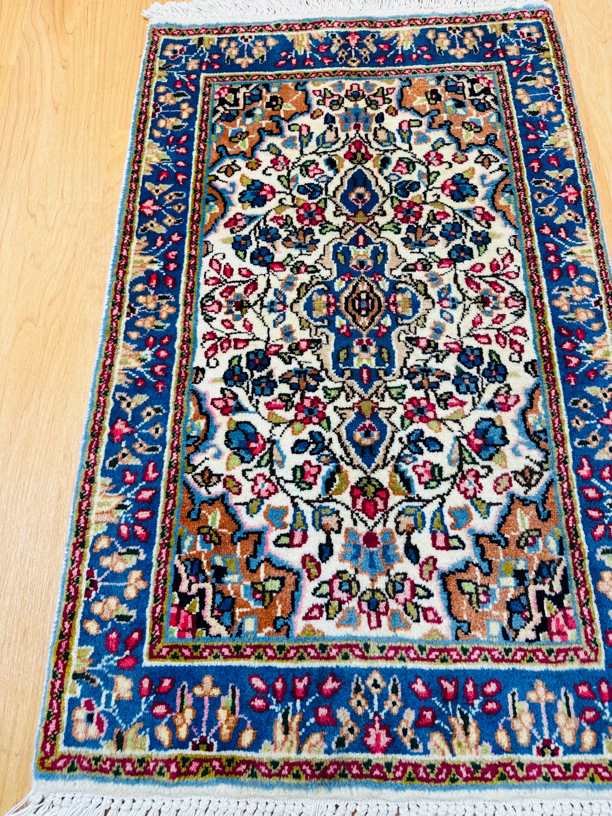 トライバルラグ 94×56cm 手織り 青 ベージュ【返品保証】 (TR-0089-1