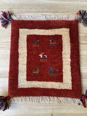 ギャッベ 座布団サイズ 37×34cm 手織り 赤 (GC-217)