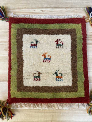 ギャッベ 座布団サイズ 36×34cm 手織り  白 緑 (GC-0229)