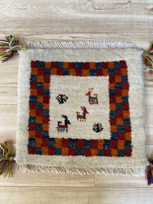 ギャッベ 座布団サイズ 37×35cm 手織り 白 チェック柄 (GC-0234)