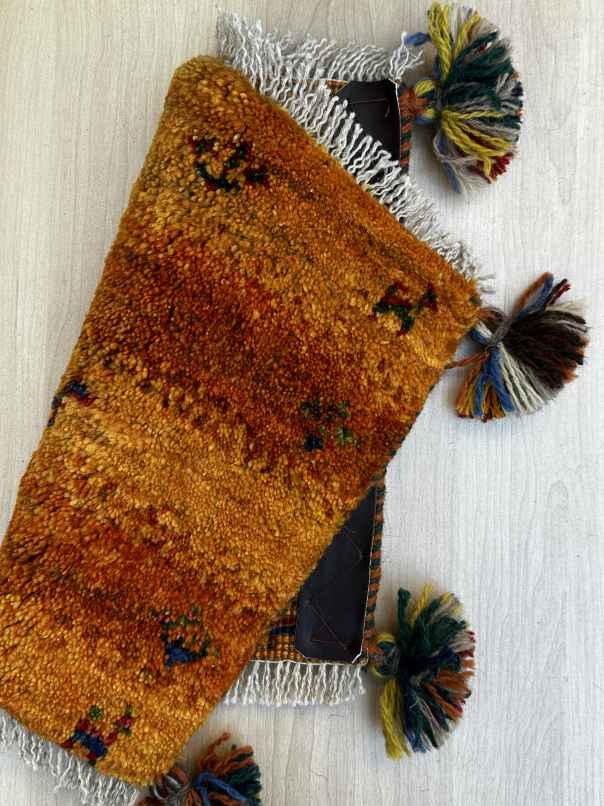 ギャッベ 座布団サイズ 32×33cm 手織り　ブラウン　黄色 (GC-0948)
