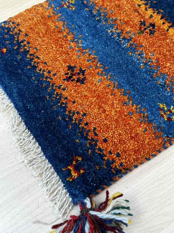 ギャッベ 座布団サイズ 35×32cm 手織り　青　オレンジ (GC-1010)