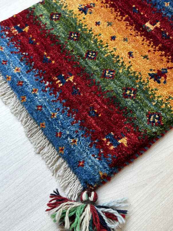 ギャッベ 座布団サイズ 36×34cm 手織り　赤　青　(GC-1014)