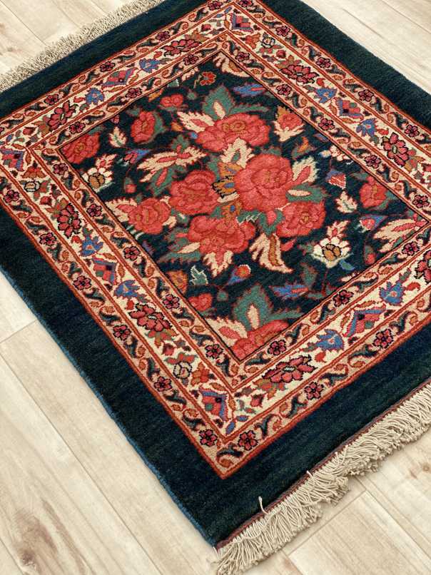 エクセレントギャッベ 74×63cm 手織り 濃紺 (GE-0222)