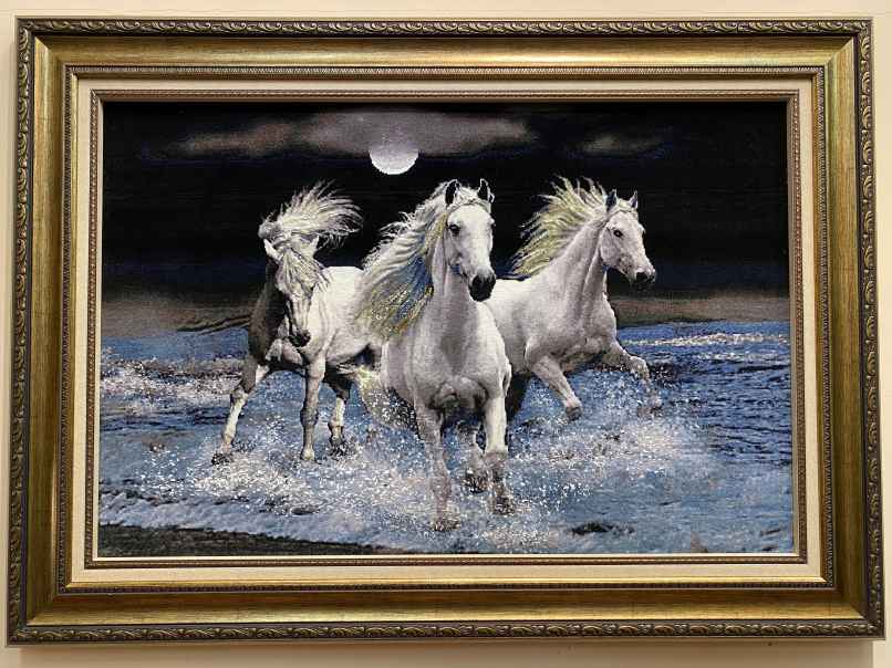 ペルシャ絵画絨毯 [絨毯]62×93cm [額込]84×116cm 手織り 馬 (PPC-0069)